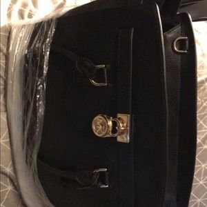 MICHEAL KORS EXTRA LARGE TOTE.  ON HOLD !